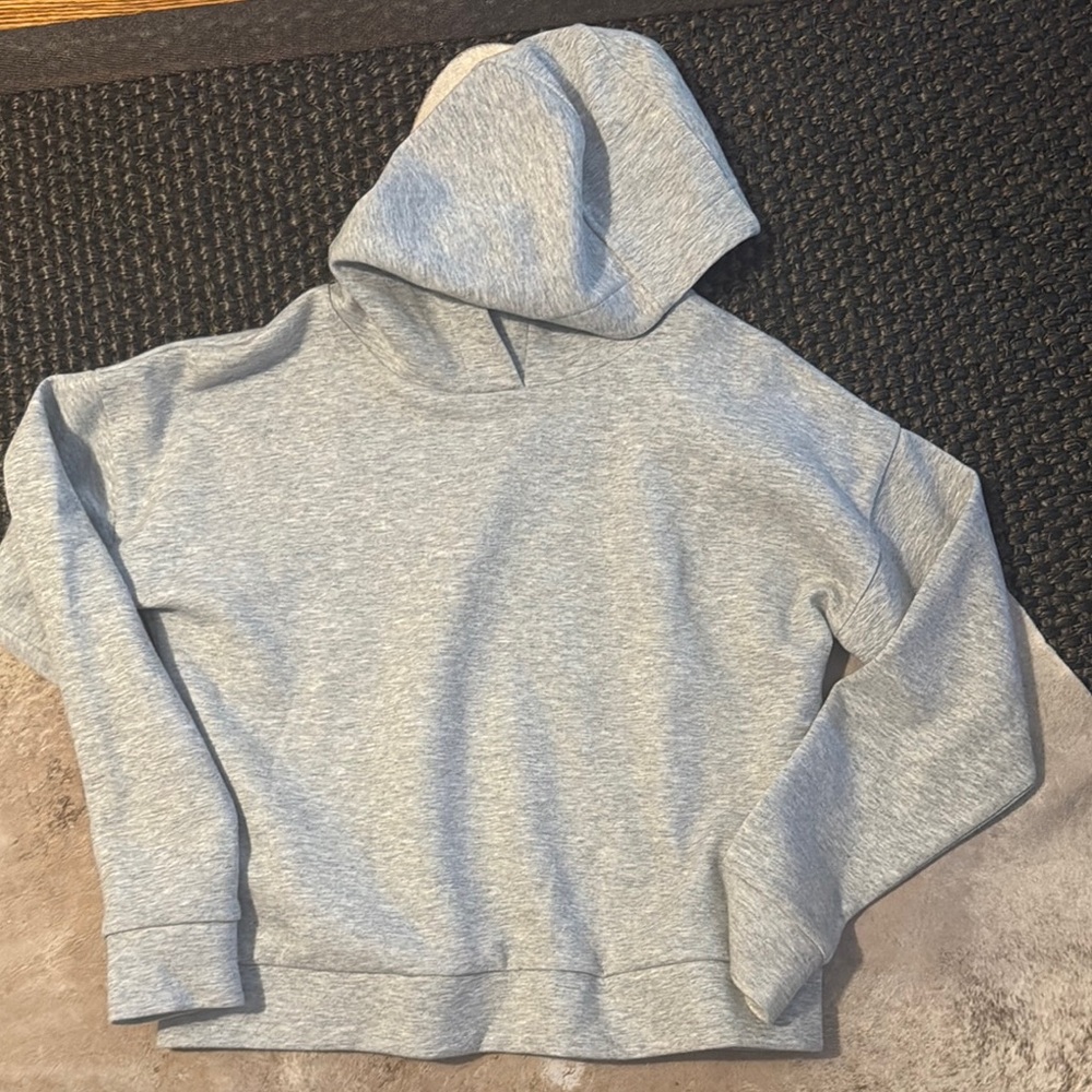 Lolë Soft Heather Gray Cropped Hoodie With Side Pockets